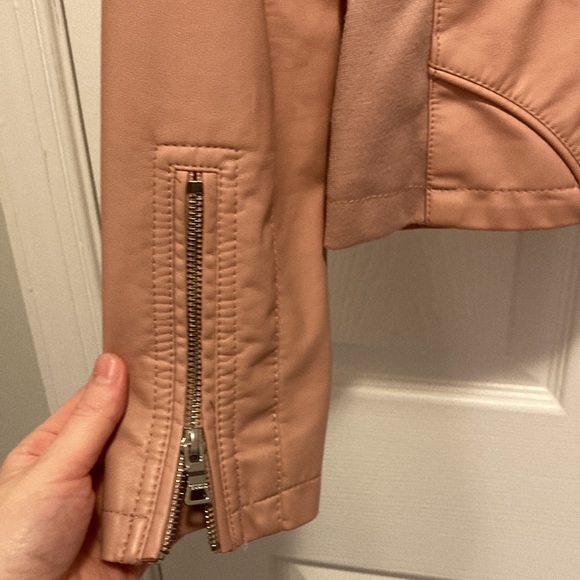 Blush pink faux leather jacket - Picture 4 of 4